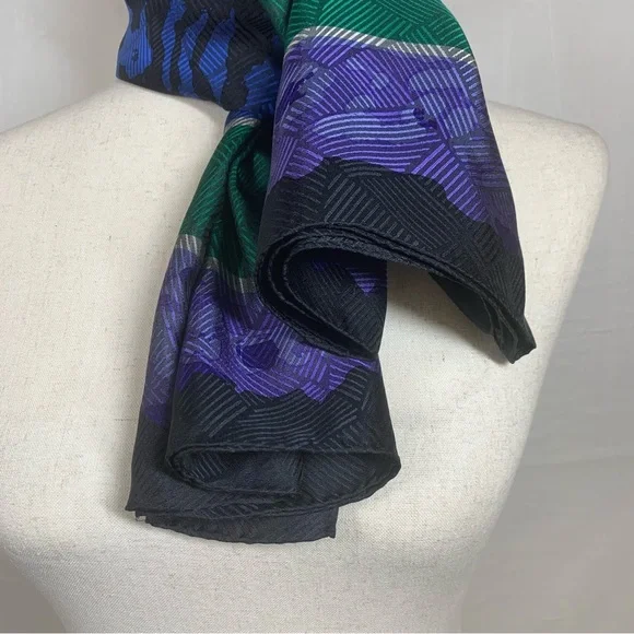 Ginnie Johansen 100% Silk Abstract Geometric Square Scarf‎ Multicolor - Picture 11 of 12